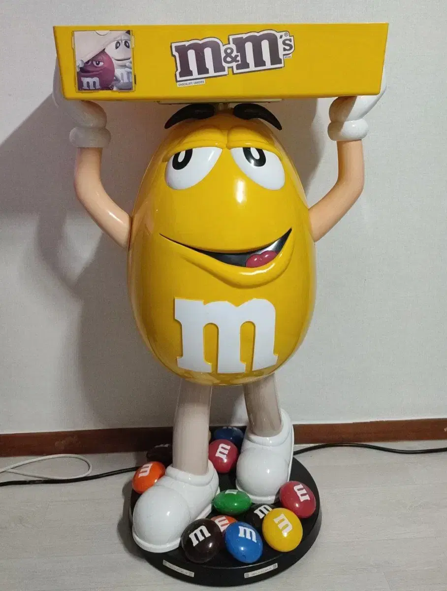 m&m 대형피규어 옐로우 판매합니당~